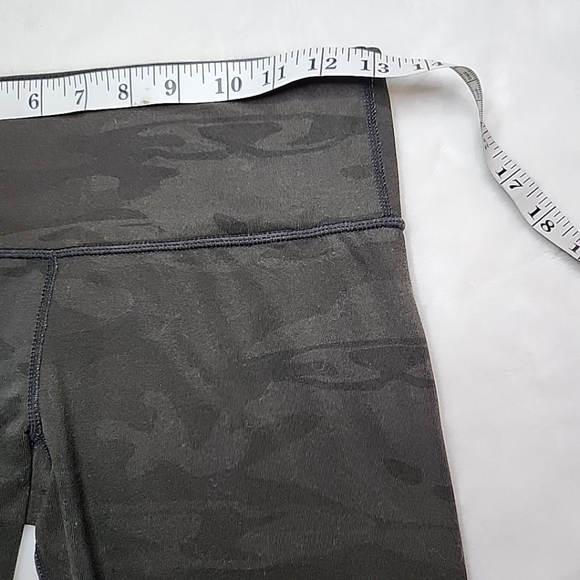 LULULEMON WUNDER UNDER CROP SAVASANA CAMO Green  SOOT Green SIZE 6 - Picture 7 of 8